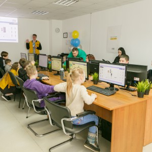 Новый класс в развлекательном центре города Томска! Скоро открытие! - КИБЕРшкола программирования для детей, компьютерные курсы для школьников, начинающих и подростков - KIBERone г. Донецк